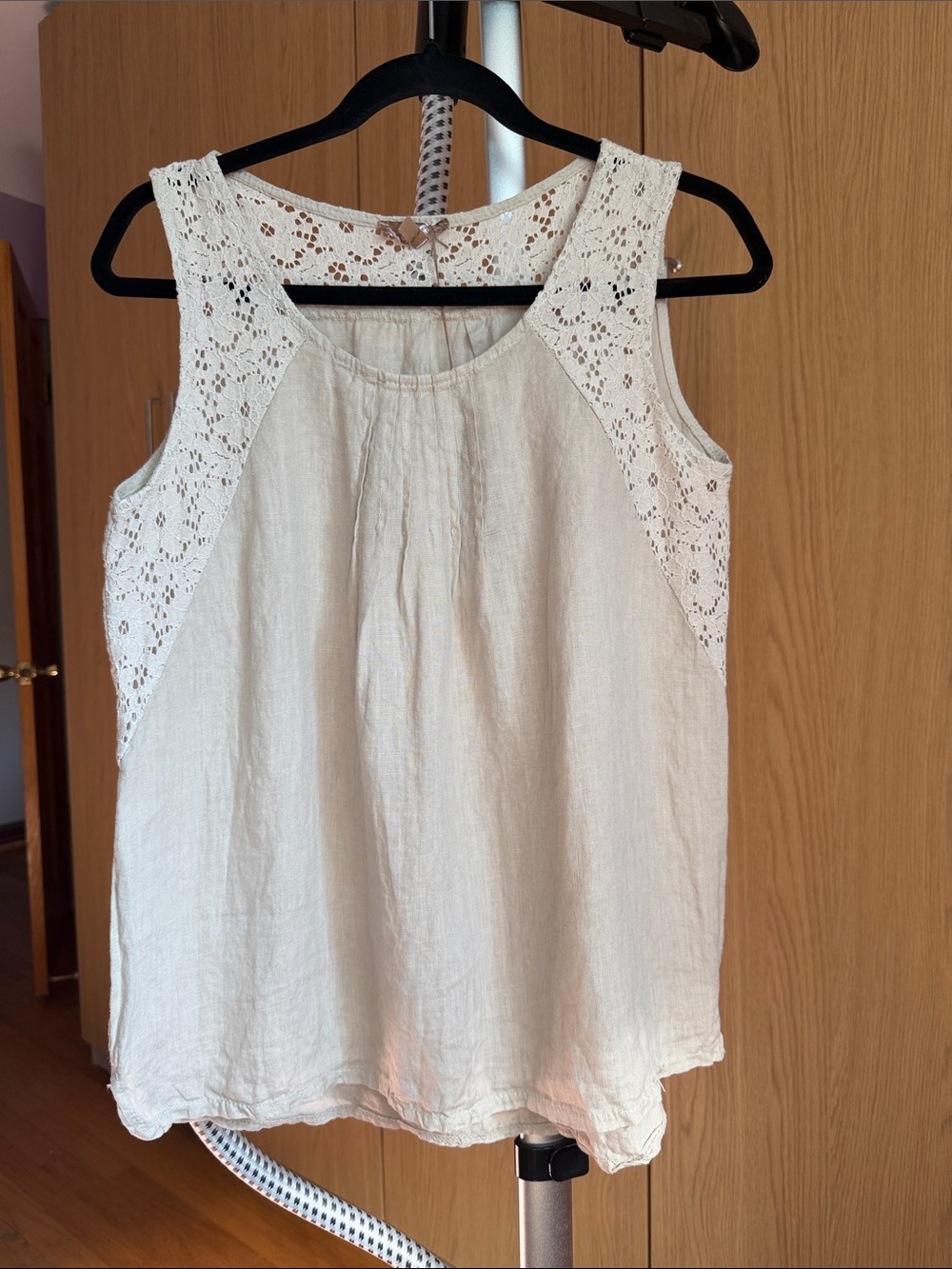 Carla Conti 100% Italian Linen Lightweight Cream Lace-Trim Sleeveless Top
